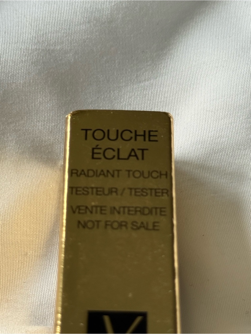Yves Saint Laurent Touche Éclat Radiant Touch - Gold Packaging